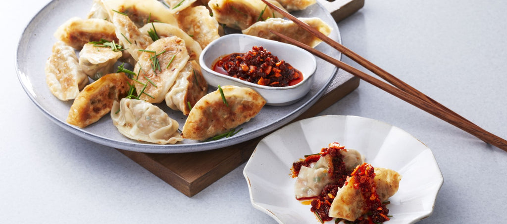 S&B Umami Topping Crunchy Garlic with Chili Oil Spicy, 3.88 oz