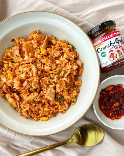 S&B Umami Topping Crunchy Garlic with Chili Oil Spicy, 3.88 oz