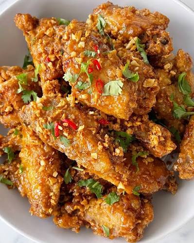 THREE CRABS Viet Huong Fish Sauce, 23.06 fl oz